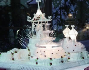 Outdoor wedding cake